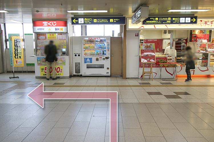 ①阪急桂駅　改札を出て西口に向かってください
